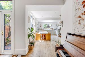 rear rec to kirtchen- click for photo gallery